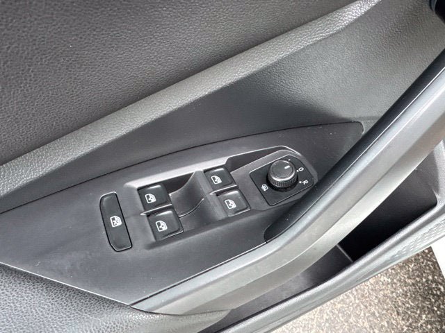 Used 2019 Volkswagen Jetta R-Line FWD image 9