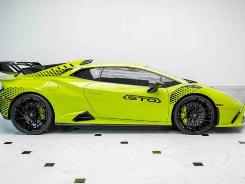 Used 2022 Lamborghini Huracan STO image 6