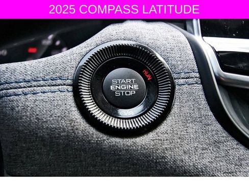 Used 2025 Jeep Compass Latitude image 18