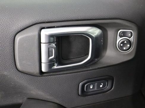 Used 2025 Jeep Wrangler Unlimited Sahara image 22