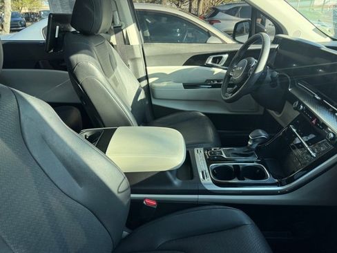 Certified 2024 Kia Carnival SX Prestige image 6
