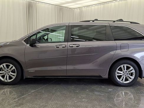 Certified 2021 Toyota Sienna XSE w/ XSE Plus Package AWD/4WD image 12