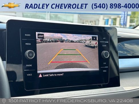 Used 2025 Volkswagen Taos SE AWD/4WD image 9