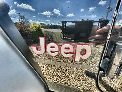 Used 2025 Jeep Wrangler Unlimited Rubicon image 30