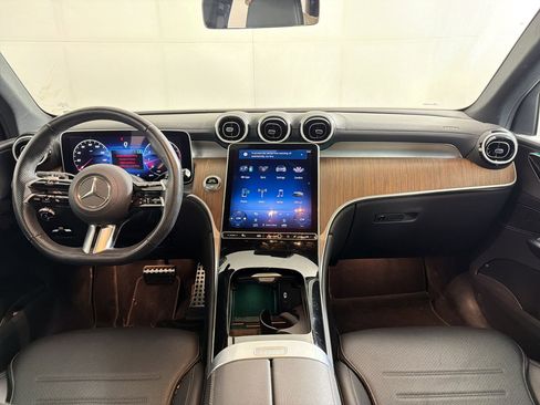 Used 2023 Mercedes-Benz GLC 300 4MATIC image 16