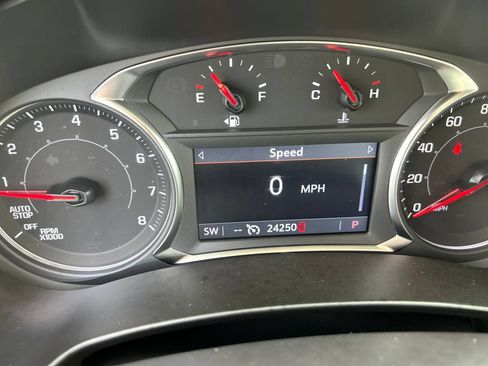 Used 2024 GMC Terrain SLT AWD/4WD image 19