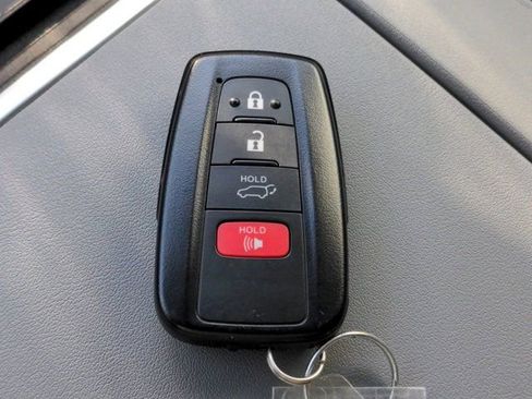 Used 2021 Toyota Highlander Limited image 30