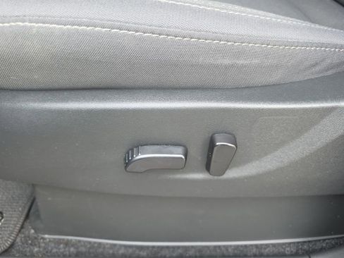 Used 2024 Nissan Frontier SV w/ Technology Package RWD image 9