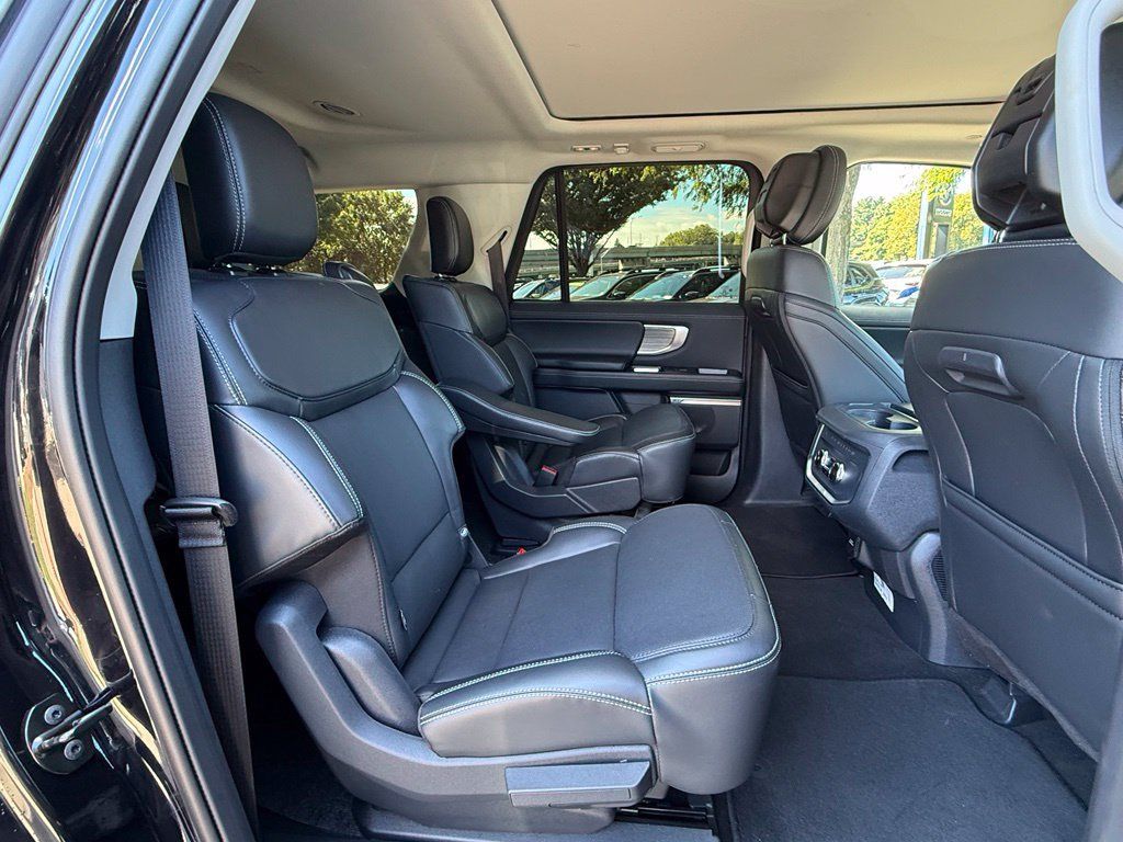 Used 2026 Ford Expedition Max Platinum AWD/4WD image 28
