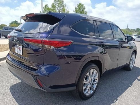 Used 2021 Toyota Highlander Limited FWD image 3