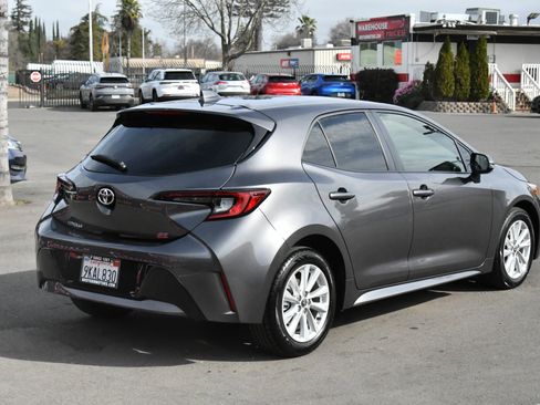 Used 2024 Toyota Corolla SE w/ SE Package image 8
