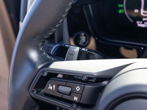 Used 2024 Porsche Cayenne Coupe image 34