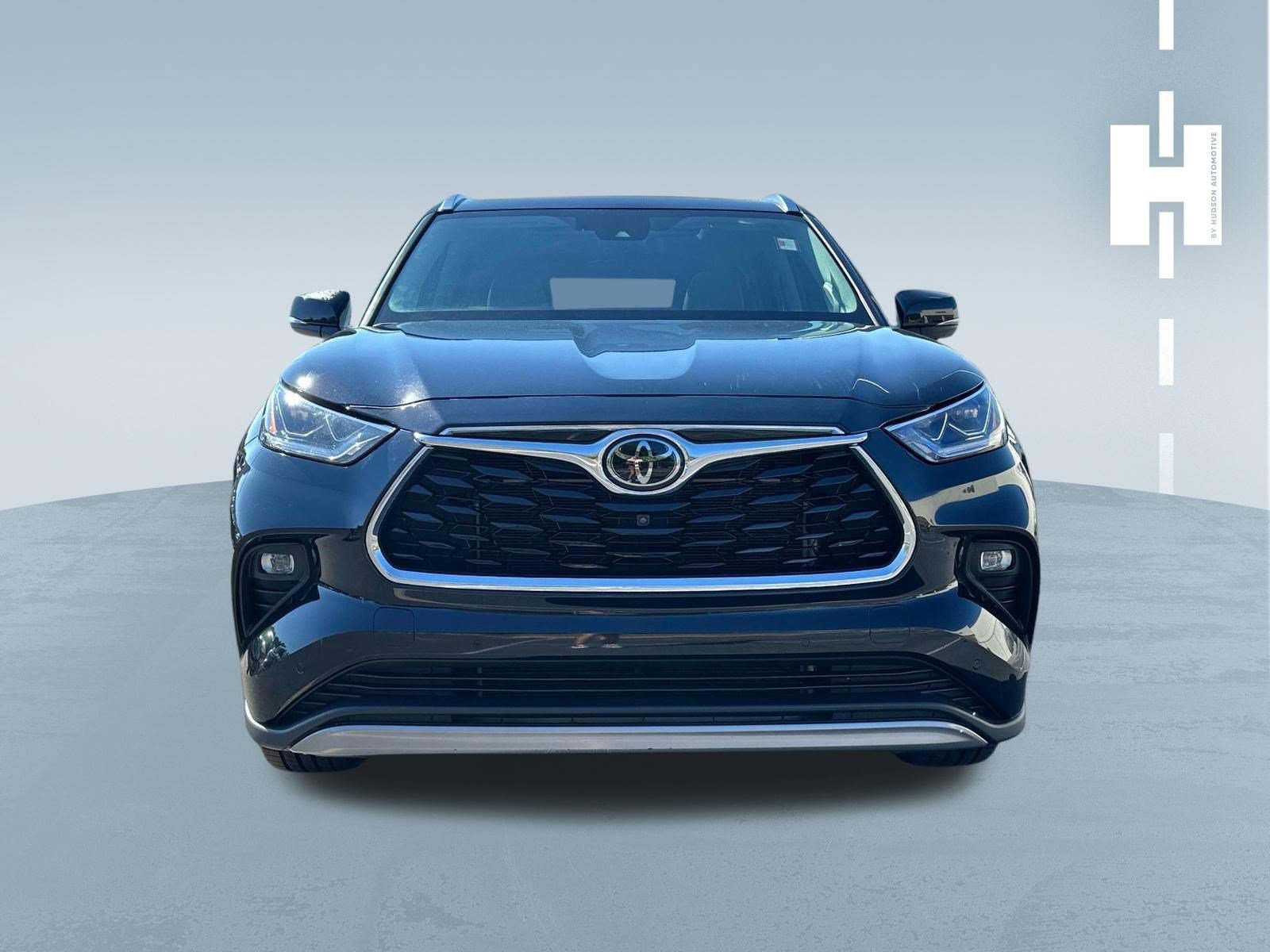 Used 2023 Toyota Highlander Platinum FWD image 2