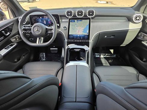 Used 2025 Mercedes-Benz GLC 300 image 8