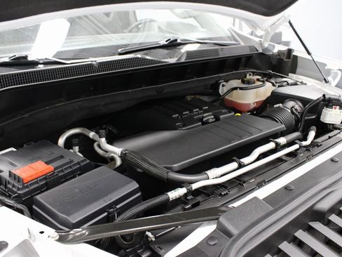 Used 2024 Chevrolet Silverado 1500 LT image 18