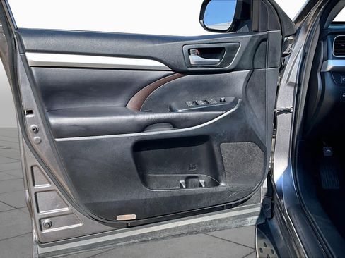 Used 2018 Toyota Highlander XLE AWD/4WD image 26