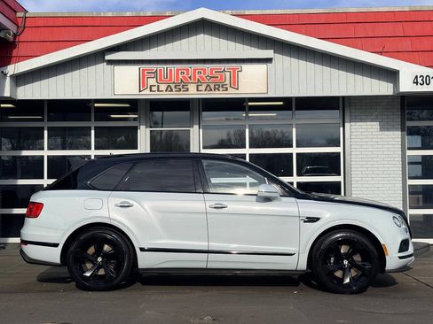 Used 2019 Bentley Bentayga image 2