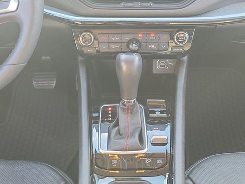 Used 2022 Jeep Compass Trailhawk w/ Trailhawk Elite Group image 18