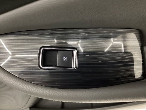 Used 2018 Chevrolet Impala LT w/ LT Convenience Package FWD image 39
