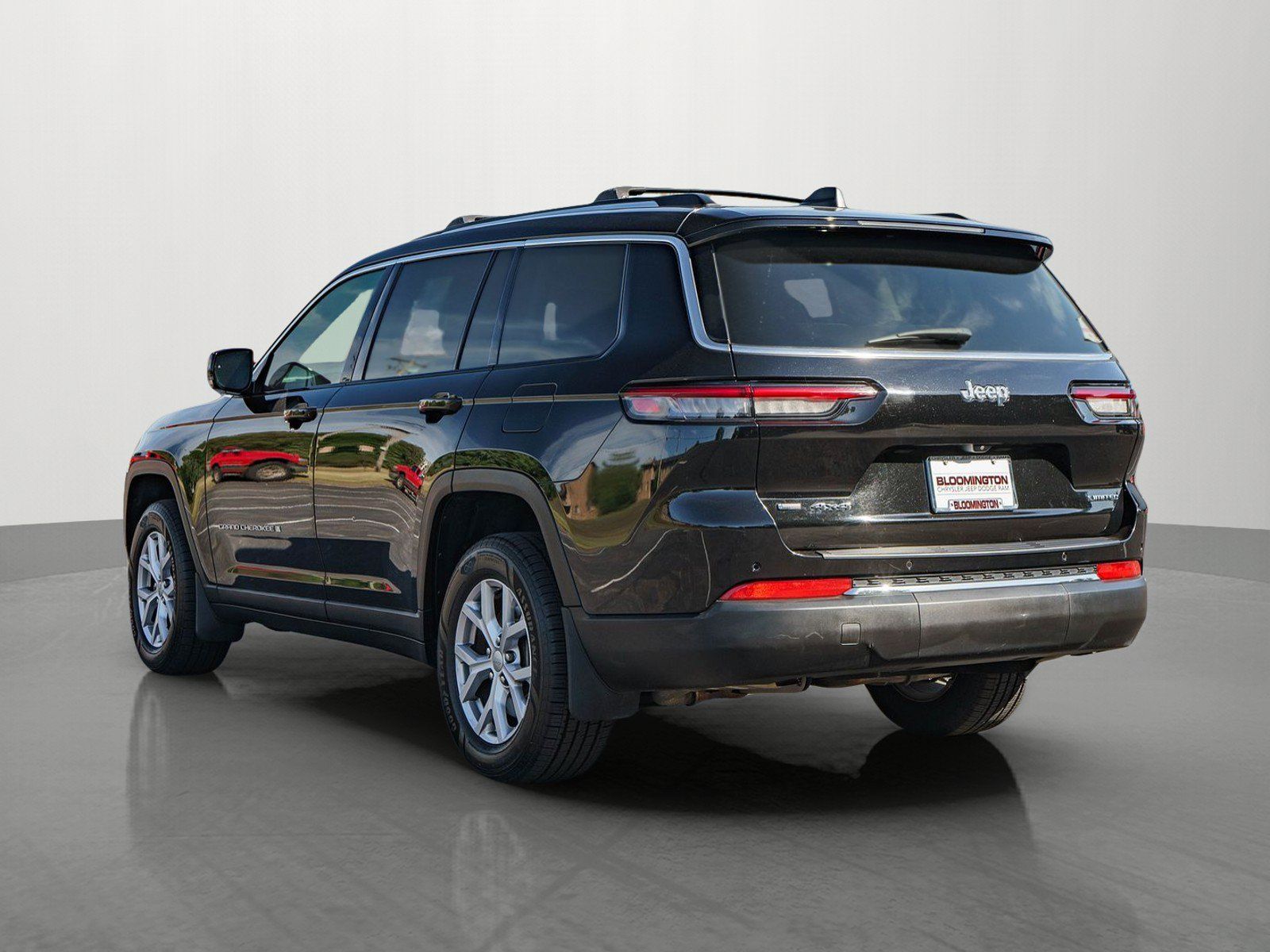 Used 2022 Jeep Grand Cherokee L Limited AWD/4WD image 5