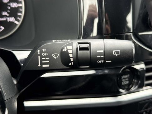 Used 2025 Nissan Pathfinder SL image 16