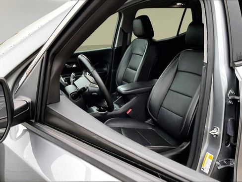 Used 2024 GMC Terrain SLT image 18