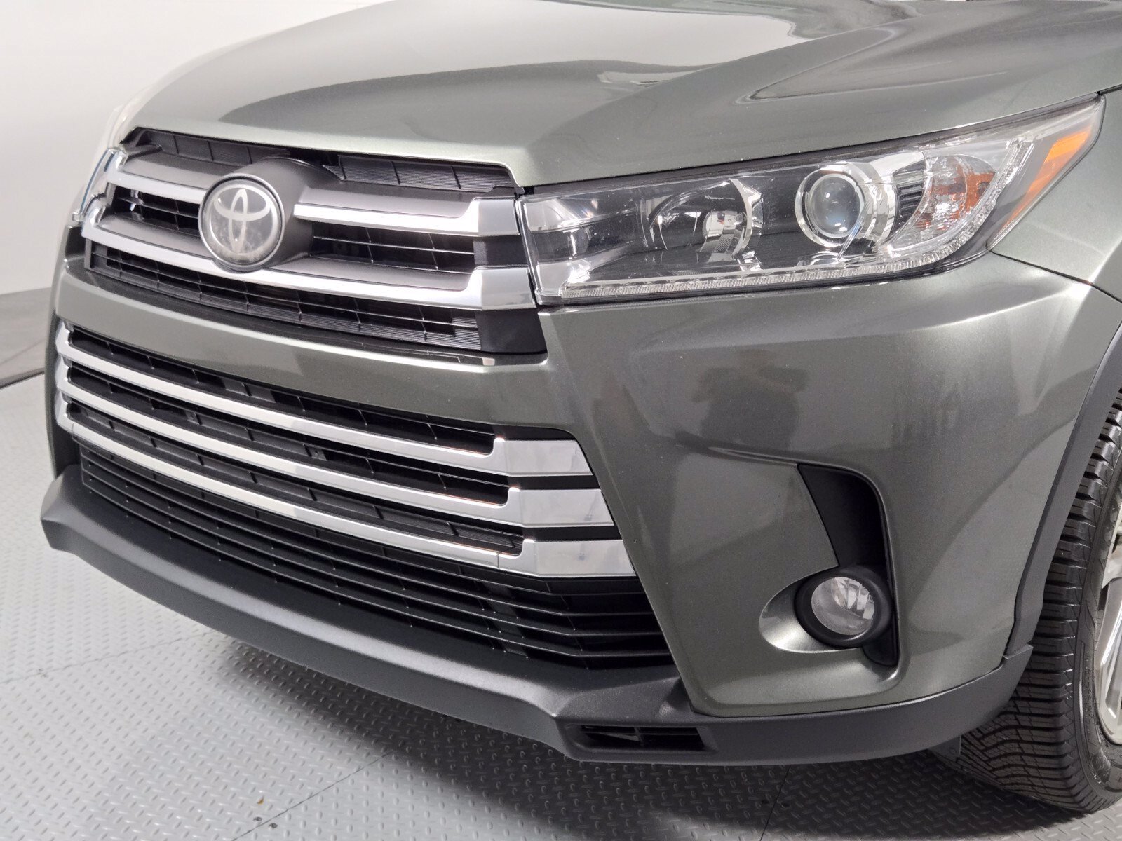 Used 2018 Toyota Highlander Limited AWD/4WD image 8