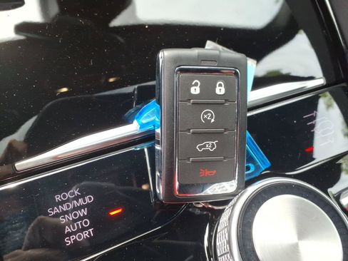 Used 2025 Jeep Grand Cherokee Summit AWD/4WD image 33