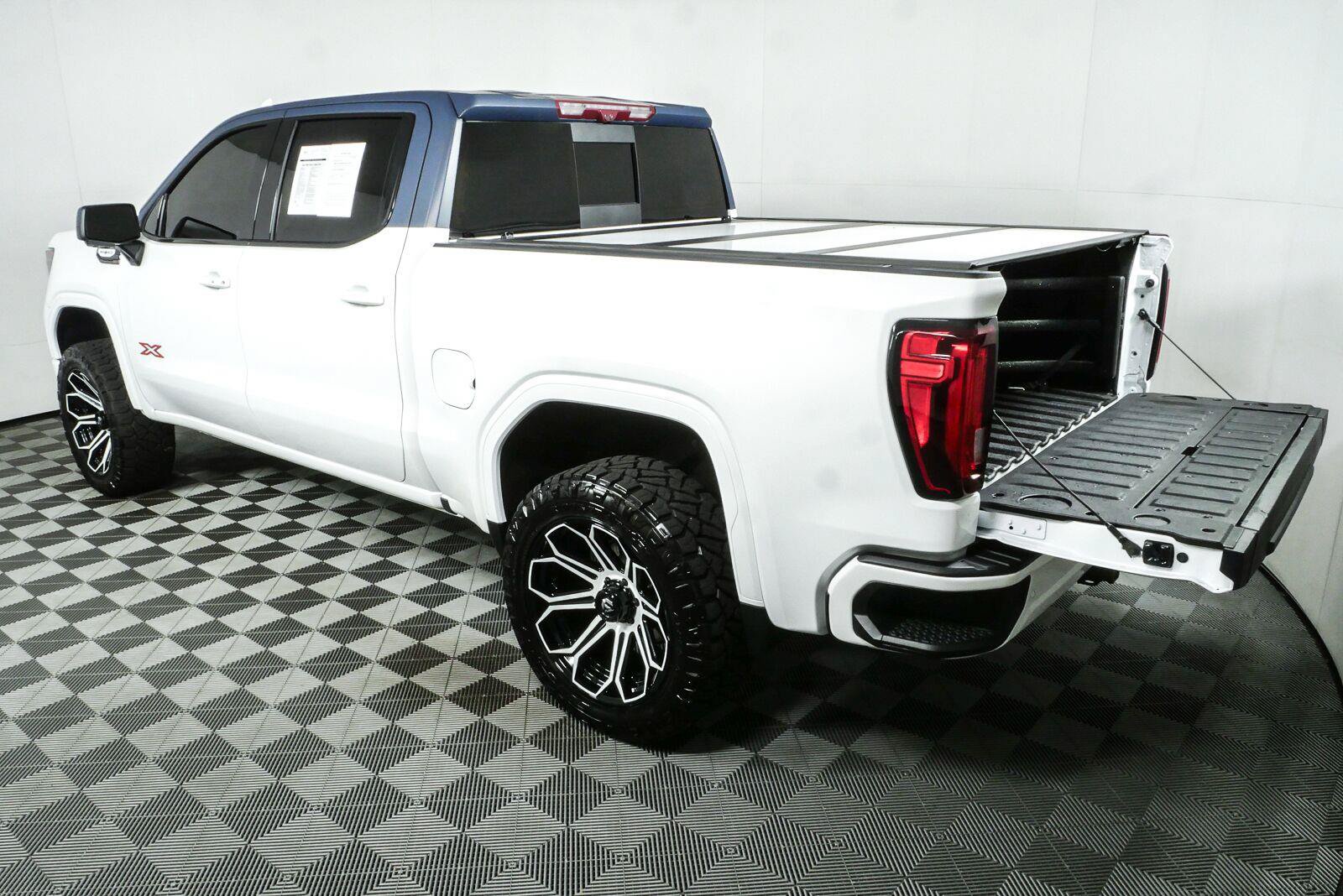 Used 2022 GMC Sierra 1500 AT4X AWD/4WD image 32