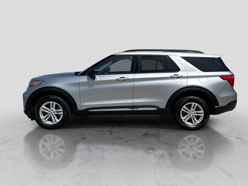 Certified 2023 Ford Explorer XLT w/ Equipment Group 202A AWD/4WD image 2