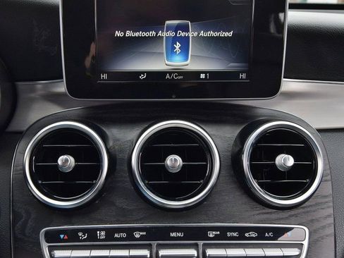 Used 2019 Mercedes-Benz GLC 300 4MATIC image 25