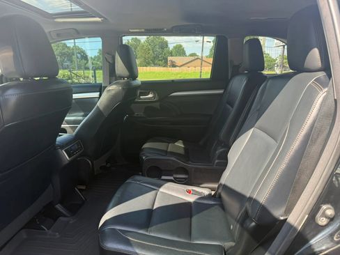 Used 2016 Toyota Highlander XLE AWD/4WD image 16