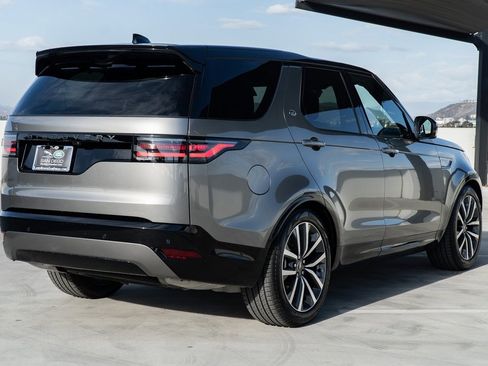 Used 2025 Land Rover Discovery Dynamic SE image 6