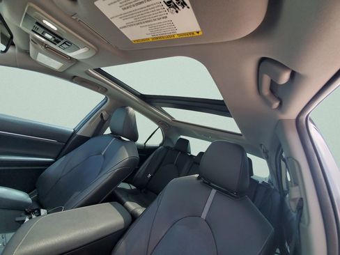 Used 2020 Toyota Camry XSE FWD image 16