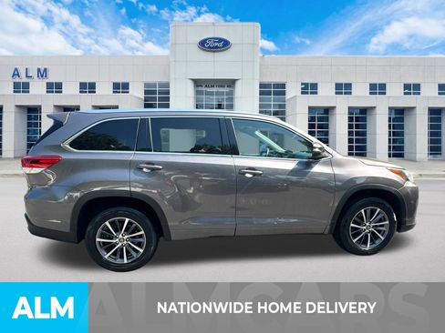 Used 2018 Toyota Highlander XLE FWD image 4