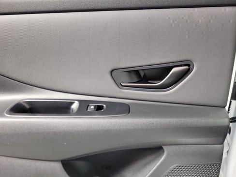 New 2025 Hyundai Elantra SEL image 30