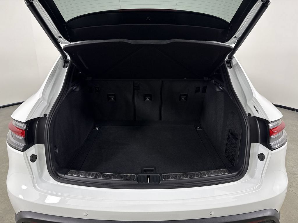 Certified 2025 Porsche Macan AWD/4WD image 21
