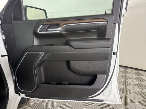 Used 2024 Chevrolet Silverado 1500 LT AWD/4WD image 25