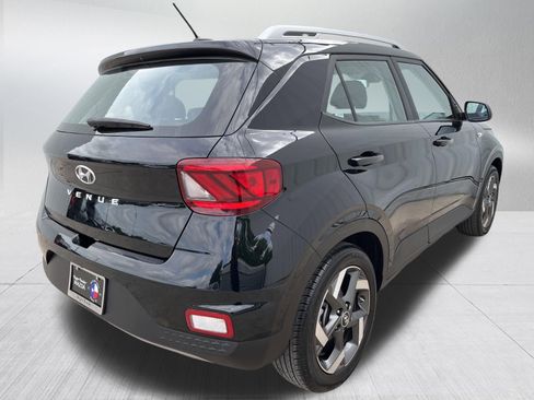 Used 2025 Hyundai Venue SEL FWD image 7