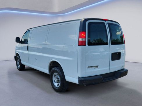Used 2016 Chevrolet Express 2500 RWD image 5