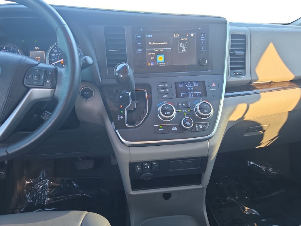 Used 2017 Toyota Sienna XLE FWD image 11