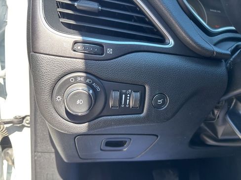 Used 2022 Jeep Cherokee Trailhawk w/ Comfort/Convenience Group AWD/4WD image 58