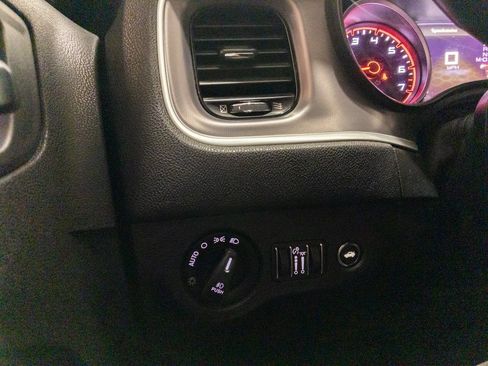 Used 2019 Dodge Charger SXT w/ Blacktop Package image 27