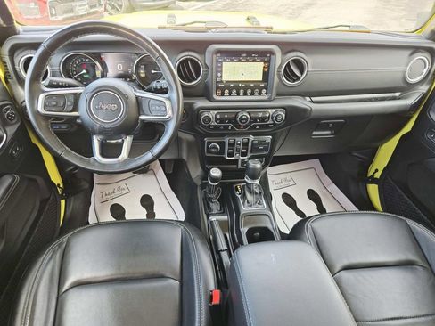 Used 2023 Jeep Wrangler Unlimited Sahara w/ Cold Weather Group AWD/4WD image 9