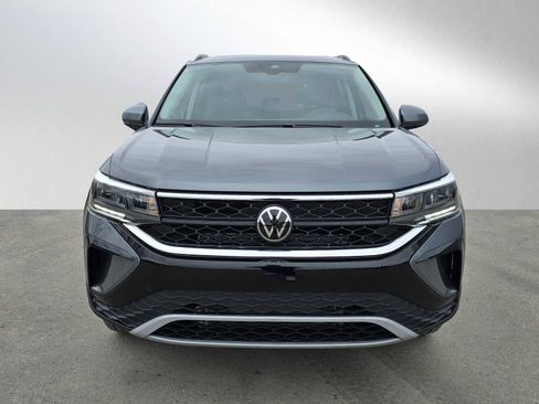New 2024 Volkswagen Taos SE image 8