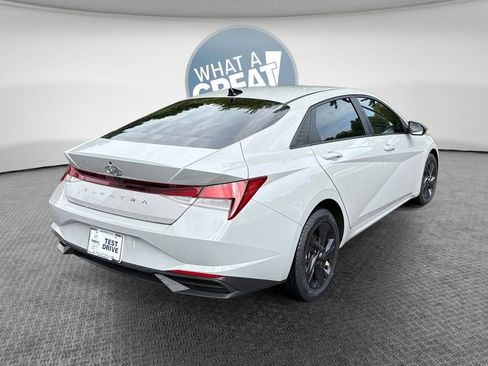 Used 2021 Hyundai Elantra SEL FWD image 3