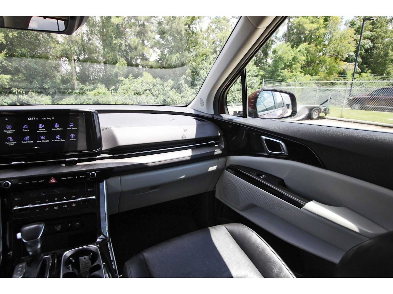 Used 2024 Kia Carnival EX FWD image 8