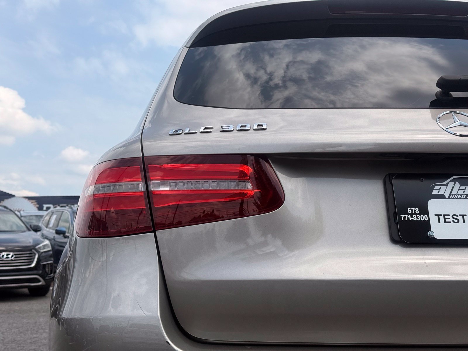 Used 2019 Mercedes-Benz GLC 300 4MATIC w/ Premium Package image 9