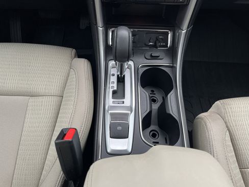 Used 2022 Subaru Ascent Premium w/ Convenience Package image 28