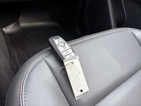 Used 2025 Ford Explorer Active w/ Active Comfort Package image 29